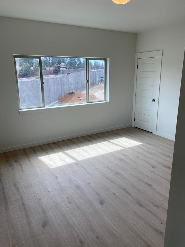 Photo - 198 SW Maricopa Dr