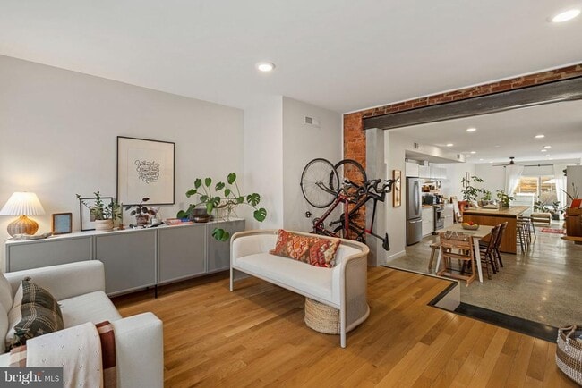 Photo - 2332 E Fletcher St