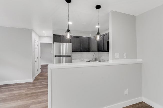 Photo - Primavera Square