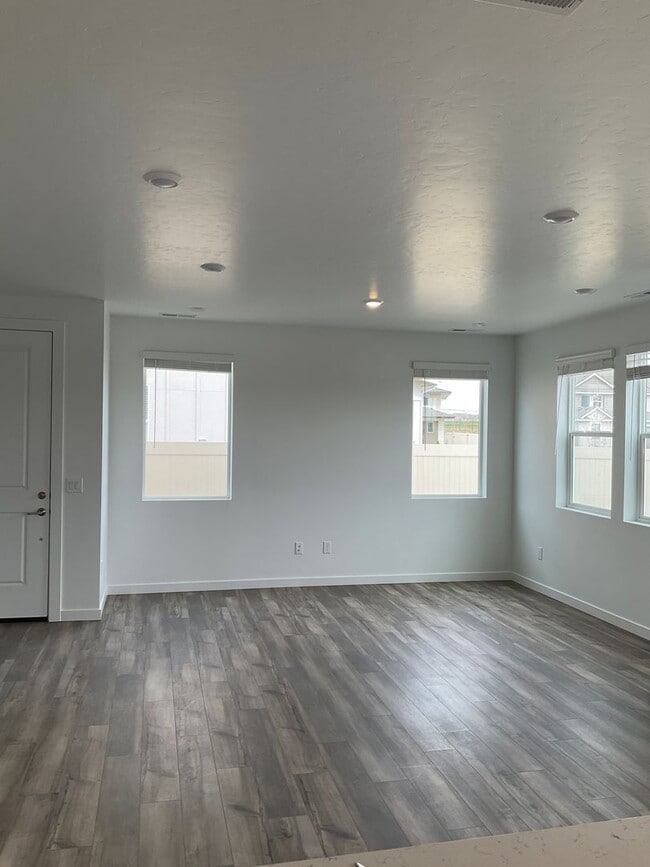 Photo - Enjoy this New home in Eagle Ridge!