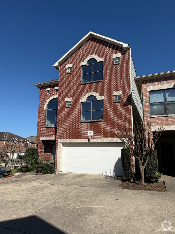 Building Photo - 9801 Riddlelink Ln Rental
