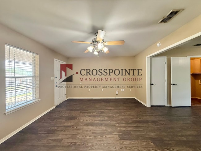 Photo - 211 Willowbrook Ln