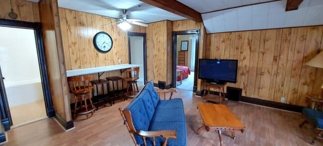 Photo - 517 W Seventh St Unit Upper