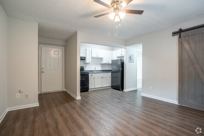 1BR, 1BA - 480SF - Living Room