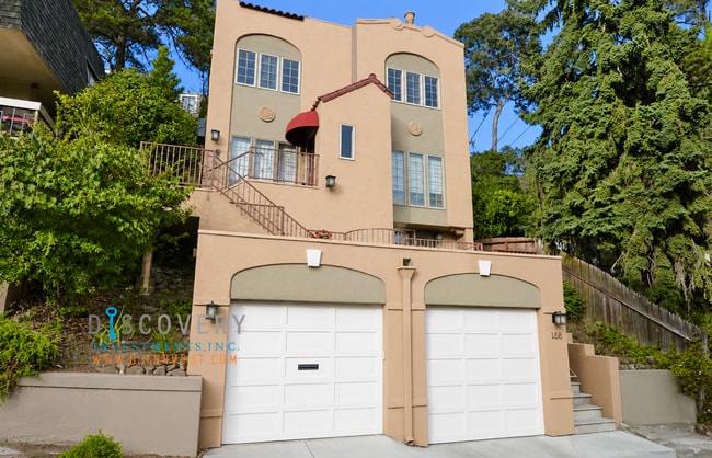 Building Photo - Coming Soon! Coveted Piedmont 5 Bedroom Home