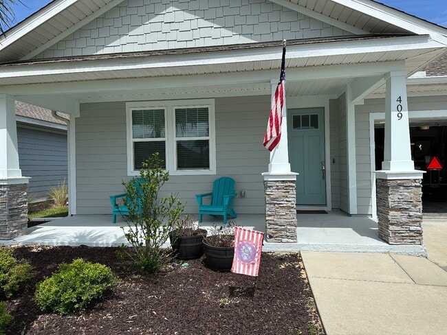 Photo - 409 Mill Point Ln