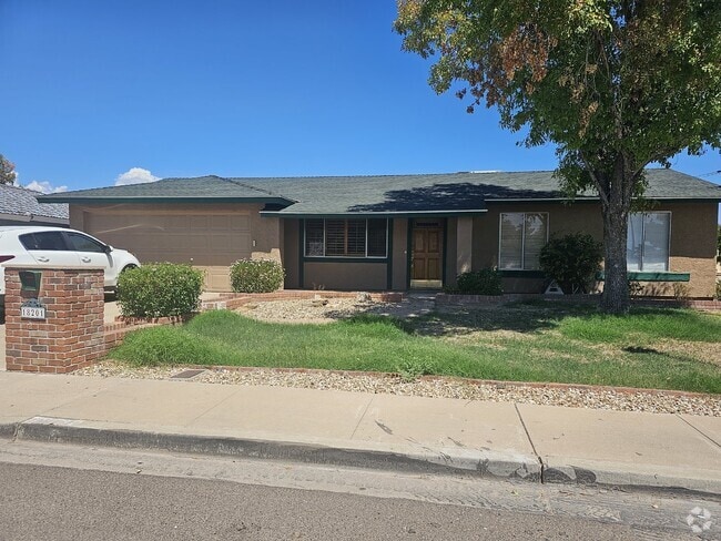 Building Photo - This Charming Home Awaits You!