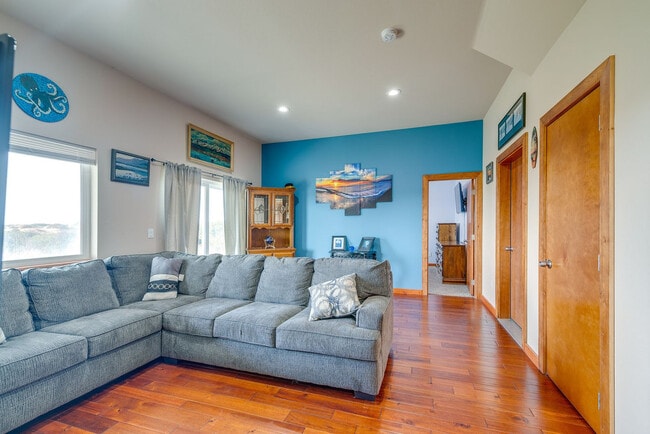Building Photo - 975 S Sand Dune Ave SW Unit SI ID1546479P