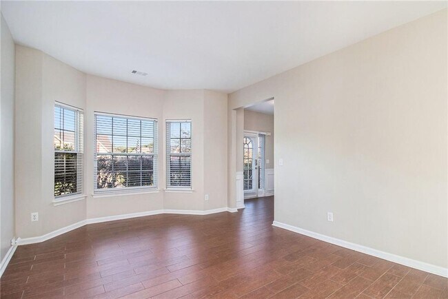 Photo - 395 Sugarberry Ln