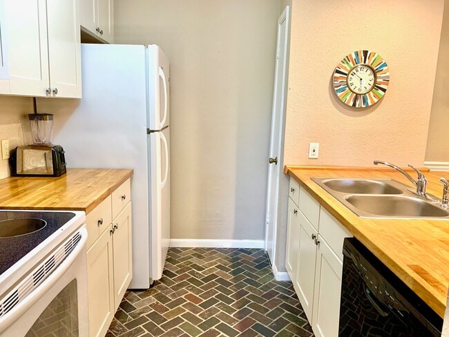 Photo - 1516 Bay Area Blvd Unit S10