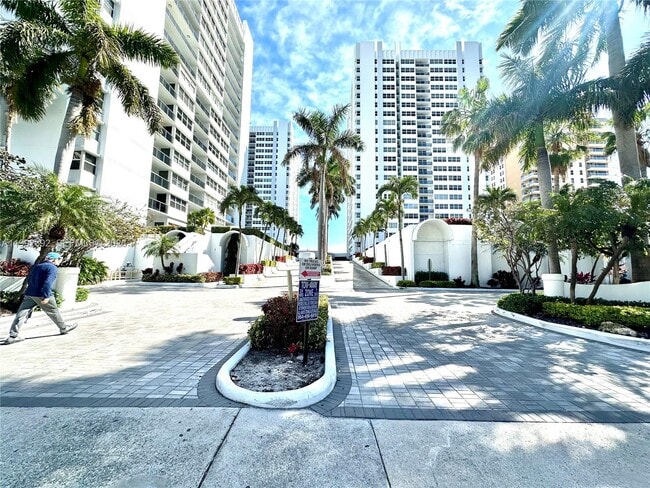 Building Photo - 1904 S Ocean Dr Unit 701
