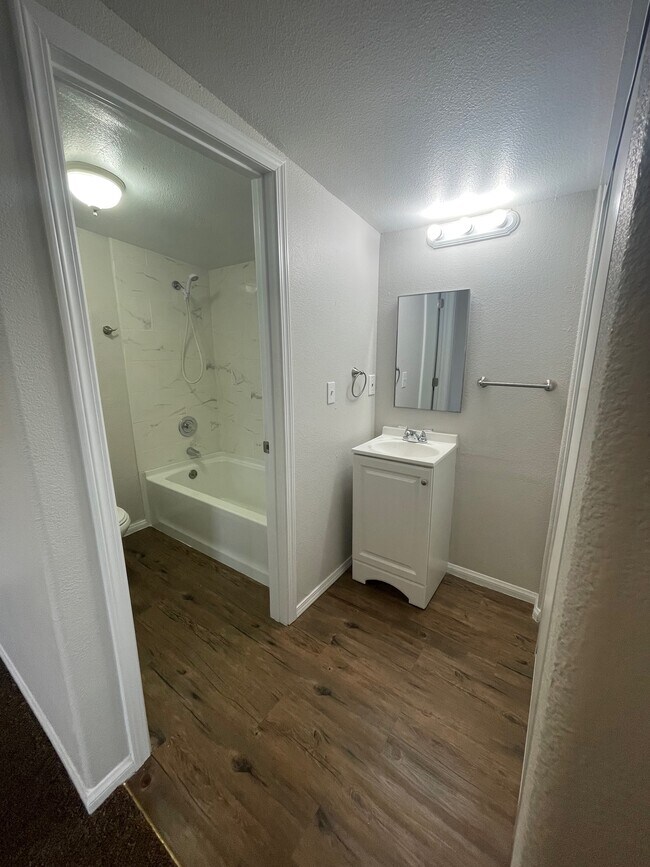 Photo - 410-412 S 7th St