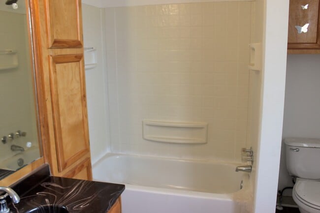 Photo - 1003 E Alamo St