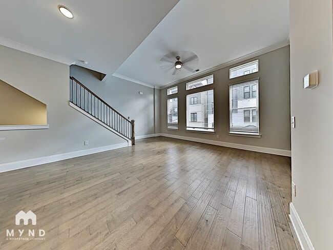 Photo - 576 Broadview Pl NE