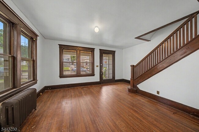Photo - 420 Hill St