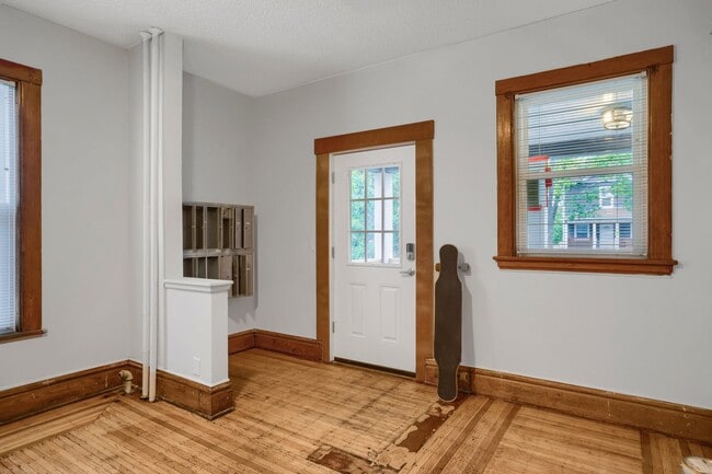 Photo - 1316 7th St SE Unidad 8 Bedroom - 8