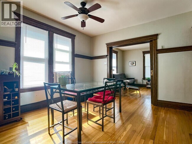 Photo - 328 Gladstone Ave