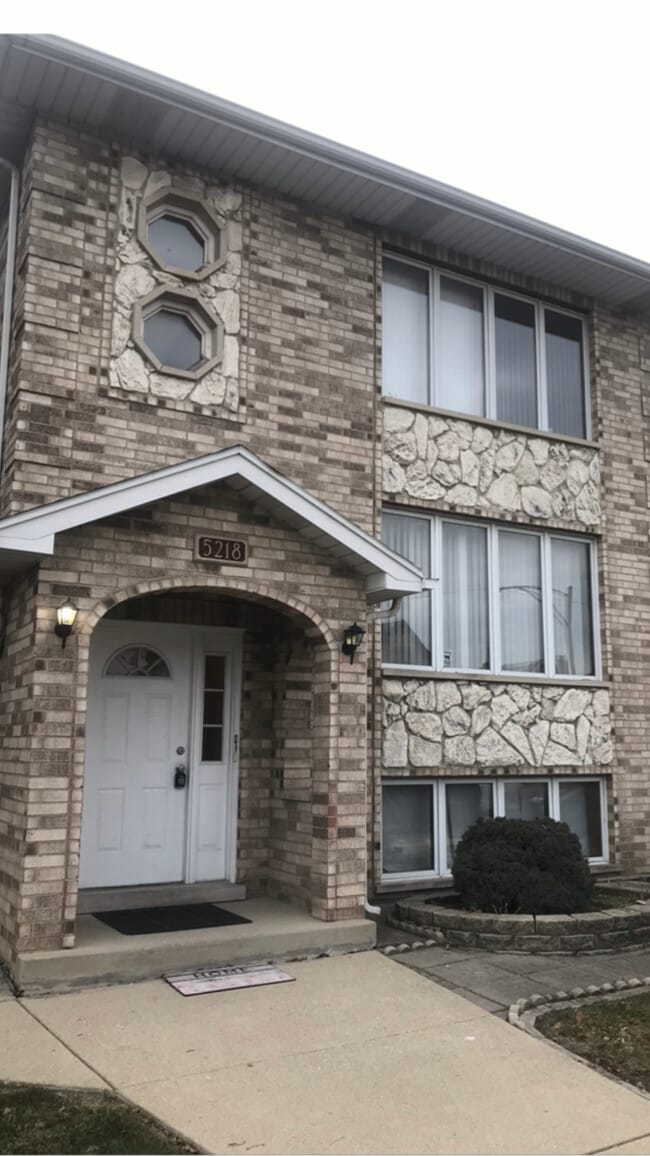 Outside - 5218 S Kilbourn Ave Unit 1