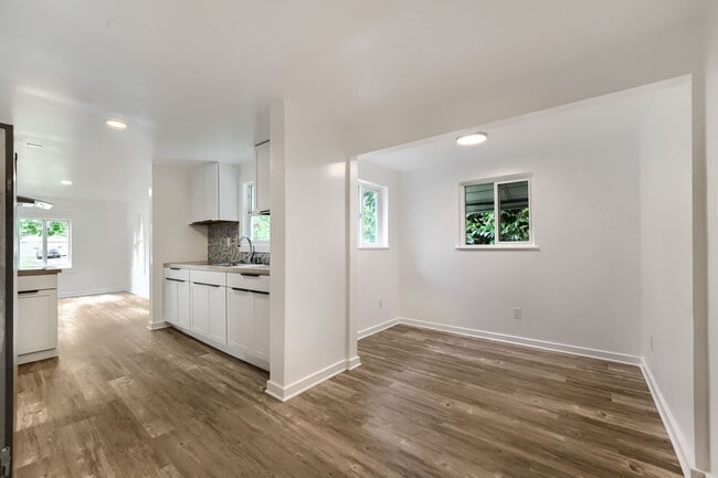 Photo - Bright & Charming 2bed/1bath + Mudroom Home in Tacoma!