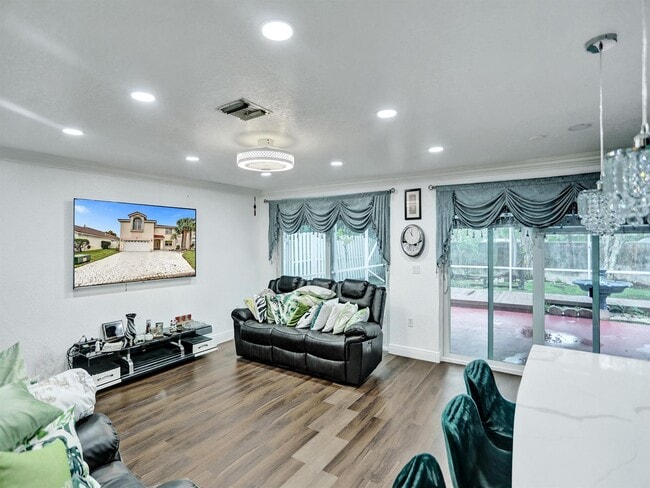 Photo - 613 NW 135th Ter