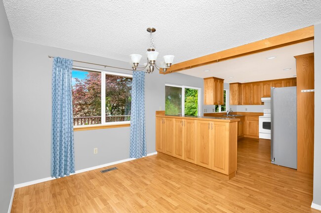 Photo - 4 Bedroom 3 Bath Split Level Kirkland