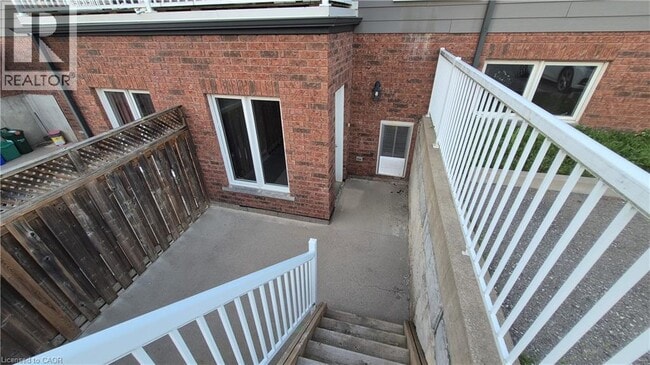 Photo - 225 Riddell St