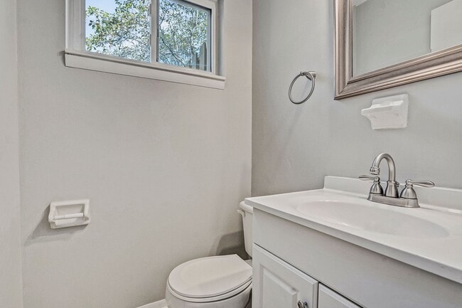 Photo - AVAILABLE NOW!! 2 Bedroom 2.5 Bathroom Townhome - Furnished! Unidad A9