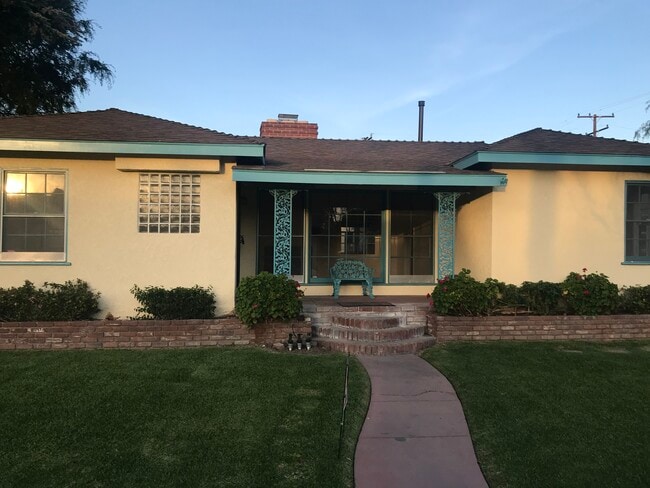 Building Photo - 554 S Indiana St