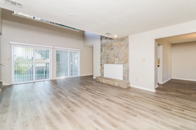 Photo - 20 Briar Gate Ln