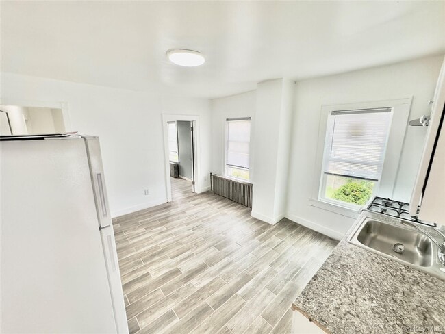 Photo - 104 Henry St