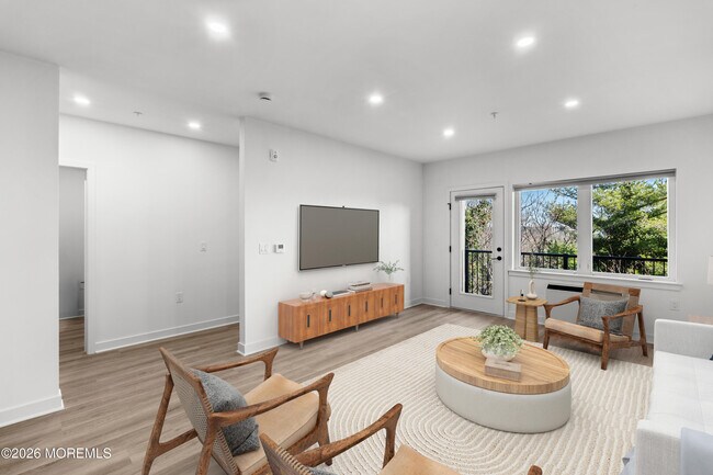 Photo - 180 Morris Ave Unidad 205