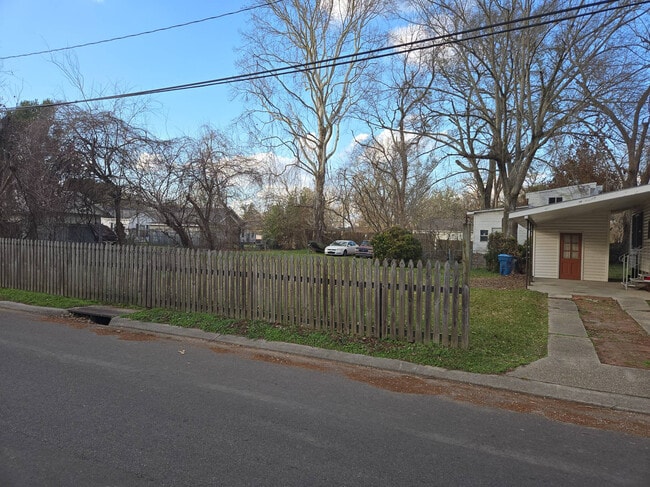 Photo - 517 Chopin St