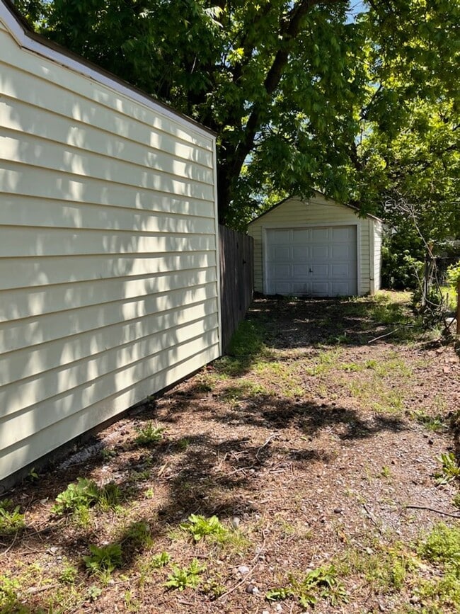 Photo - 705 W Indiana Ave