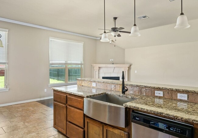 Photo - Charming home in Montague + 3 bedrooms + 3 car garage