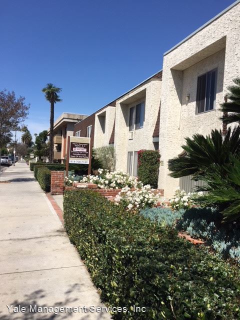 Photo - 18355 Collins St