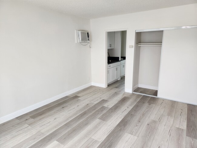 Photo - 5242 Cahuenga Blvd Unidad #2