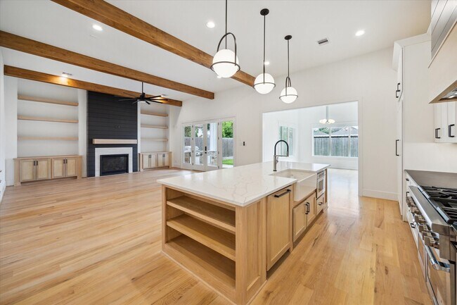 1419 Candlelight Ln