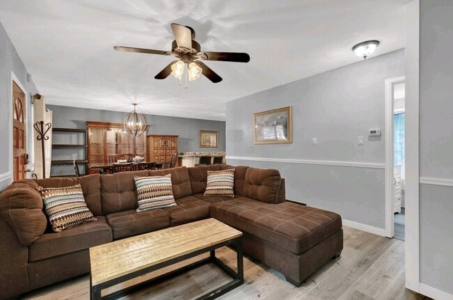 Photo - 341 Longfellow Dr