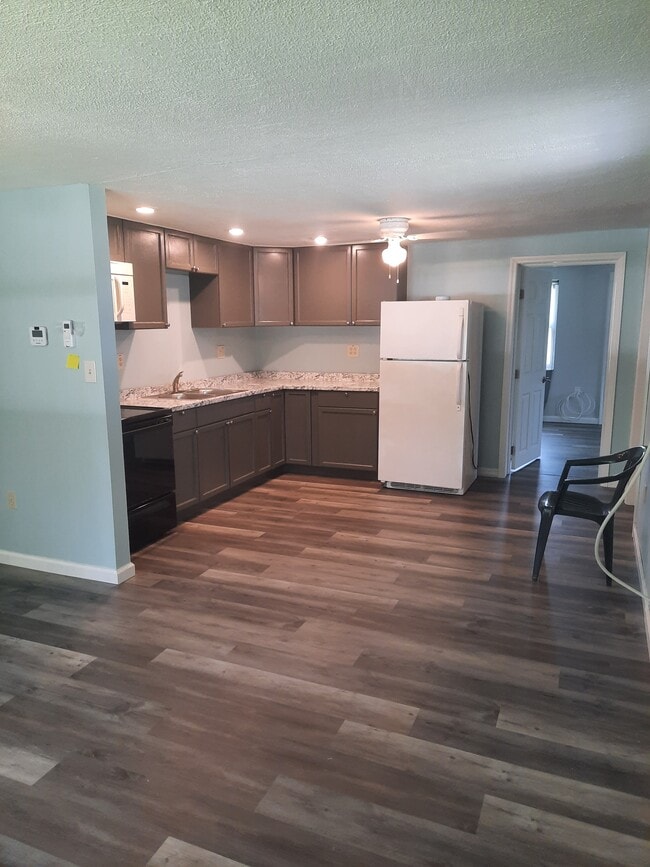 Kitchen - 4722 Fairway Dr S