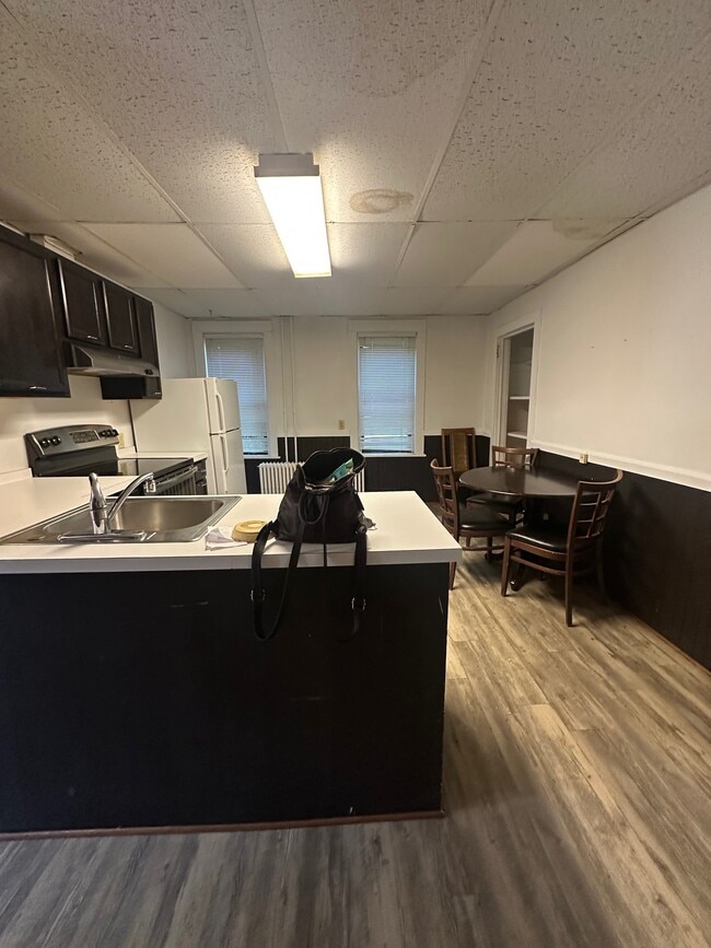 Building Photo - 1049 Danby Rd Unit A2 Rental
