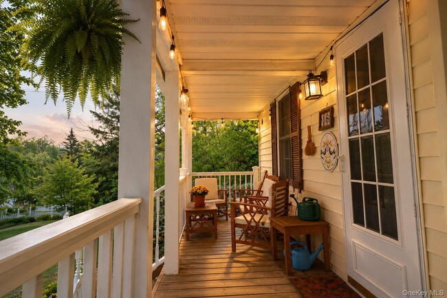 Photo - 16 Yeoman Ln