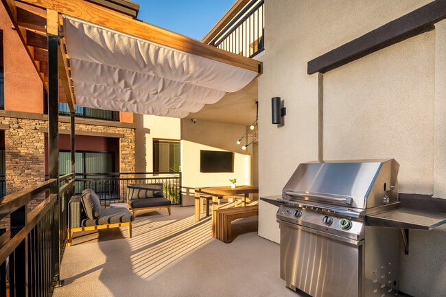 Photo - Lincoln East