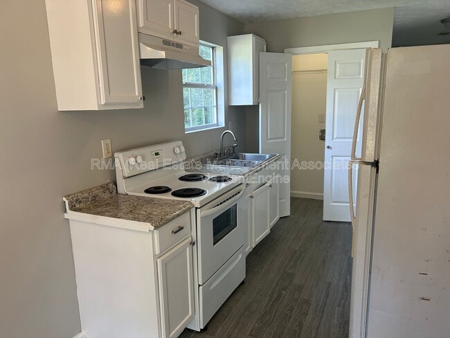 Photo - 305 E Quilly St