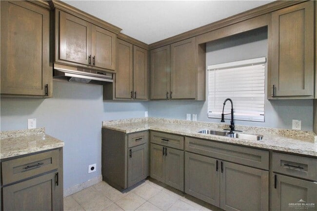 Photo - 13 E St