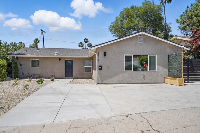 Photo - 20721 Clark St