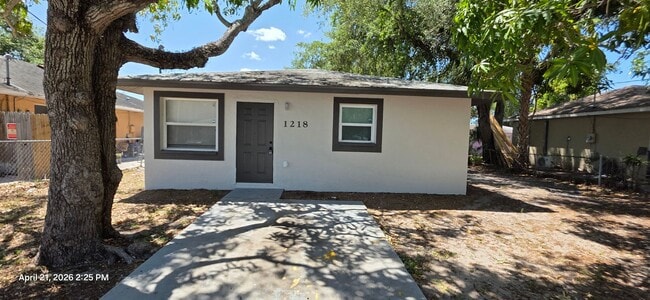 Building Photo - Charming 3BR/2BA Bradenton Home with Extra Storage & Parking