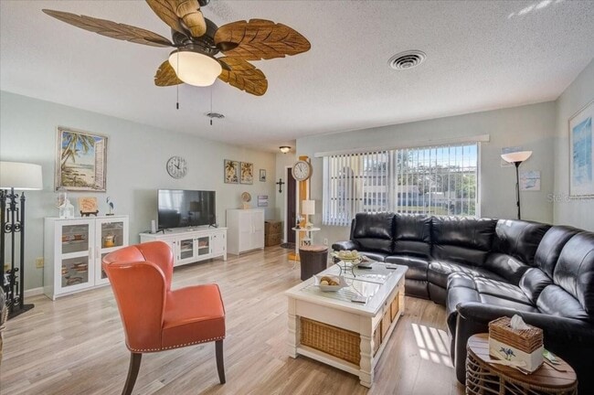 Photo - 476 W Seminole Dr