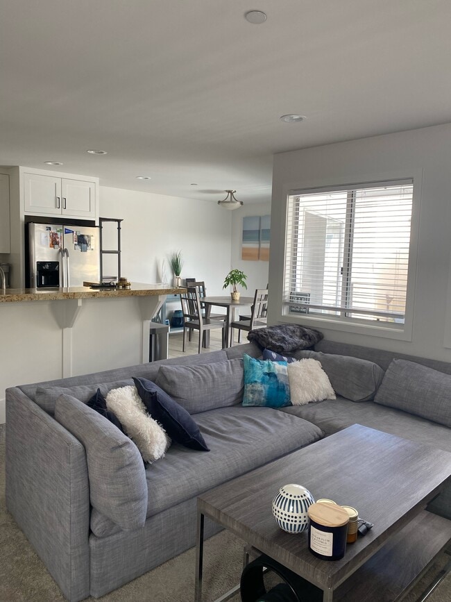 Photo - 334 18th Pl Unit Back