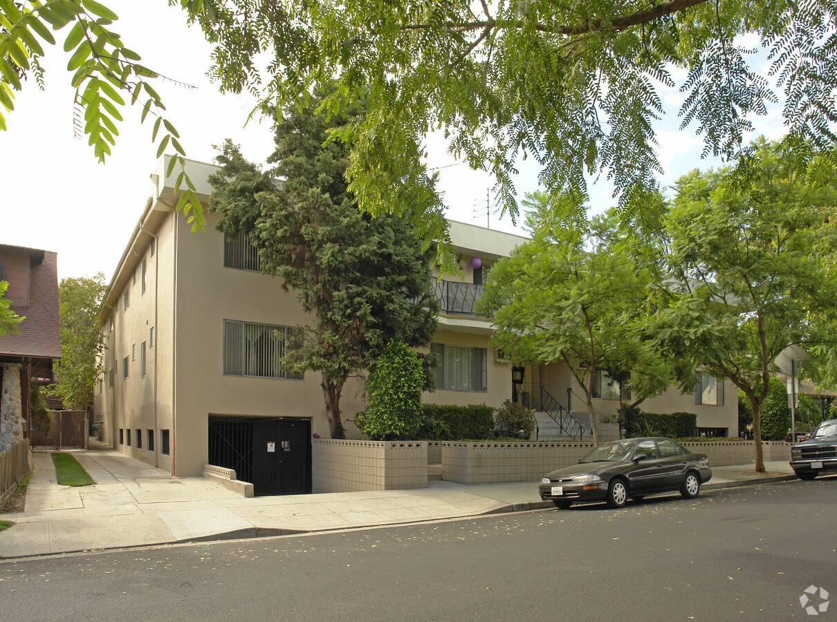 Photo - 1251 N Fuller Ave Apartments