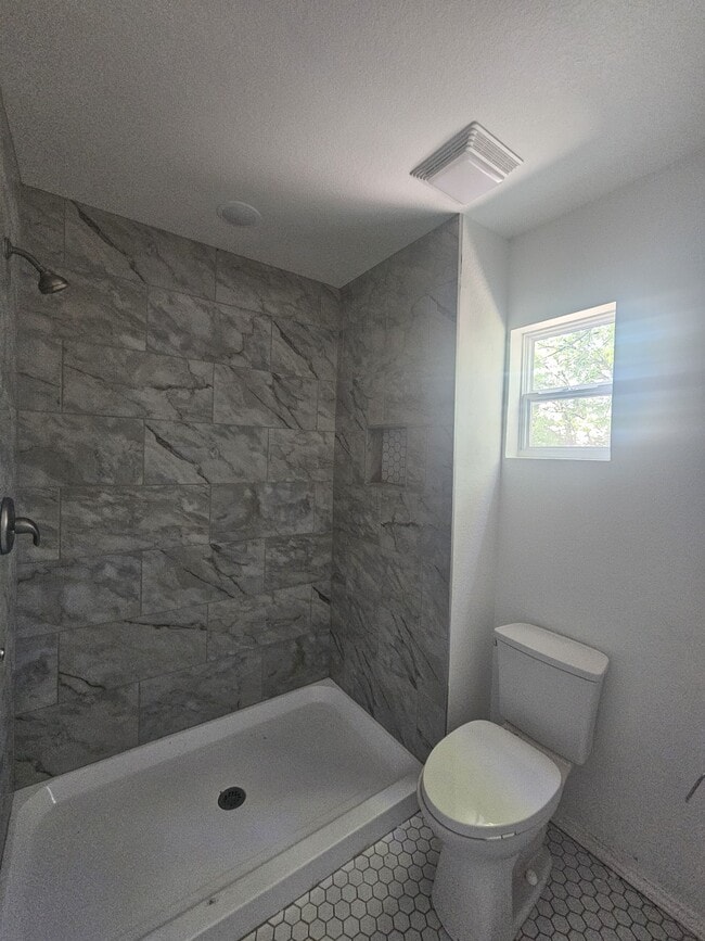 Photo - 923 McIlvaine